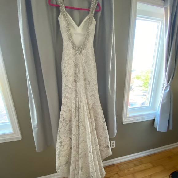 Stunning Ivory Lace & beaded wedding gown - Picture 7 of 10